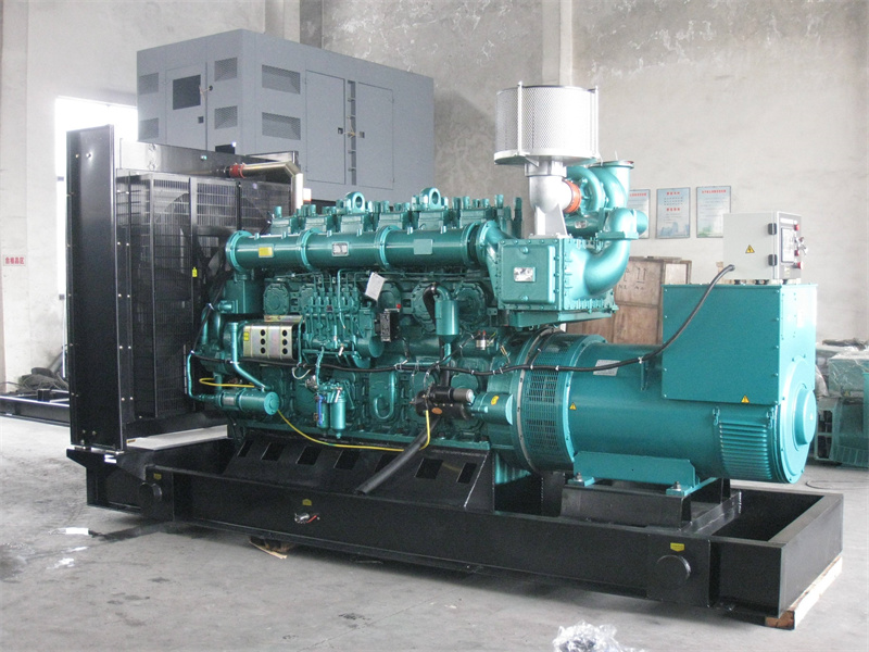 东昌府200KW 柴油发电机的油耗是多少？