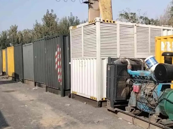 东昌府200KW柴油发电机机组每小时油耗是多少？